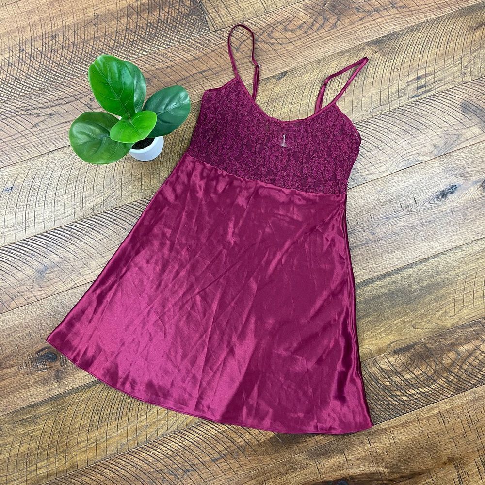 VICTORIAS SECRET S red silk dress slip Purple Lace Valentines y2k Vintage night